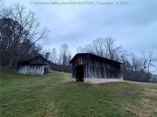 293 Cow Creek Road, Hurricane, WV 25526