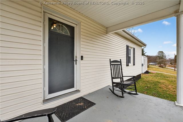 293 Cow Creek Road, Hurricane, WV 25526