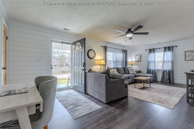 293 Cow Creek Road, Hurricane, WV 25526