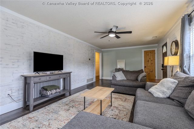 293 Cow Creek Road, Hurricane, WV 25526