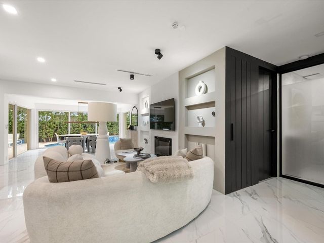 2711 NE 19th Street, Fort Lauderdale, FL 33305