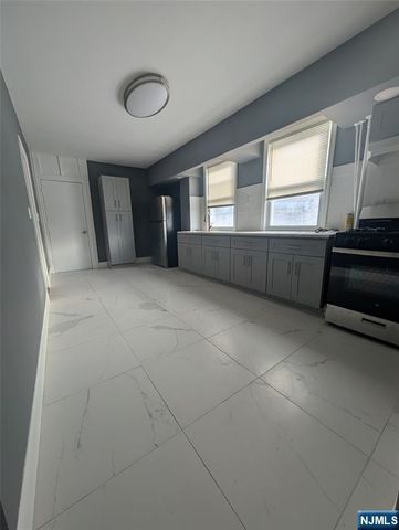 5 7th Street, Newark, NJ 07107
