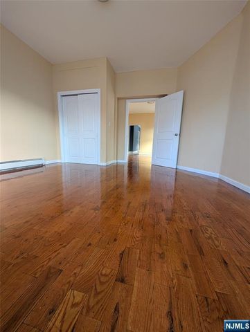 5 7th Street, Newark, NJ 07107