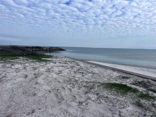 3008 Palacios Bay Dr, Palacios, TX 77465