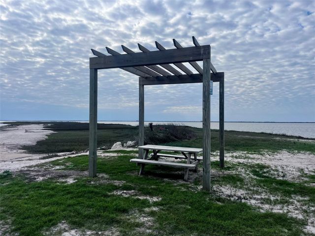 3008 Palacios Bay Dr, Palacios, TX 77465