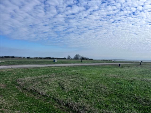 3008 Palacios Bay Dr, Palacios, TX 77465