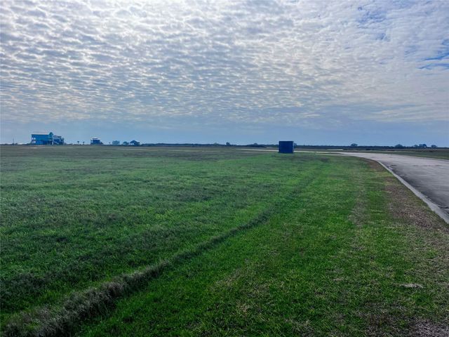 3008 Palacios Bay Dr, Palacios, TX 77465