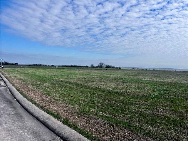 3008 Palacios Bay Dr, Palacios, TX 77465