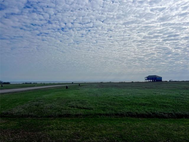 3008 Palacios Bay Dr, Palacios, TX 77465