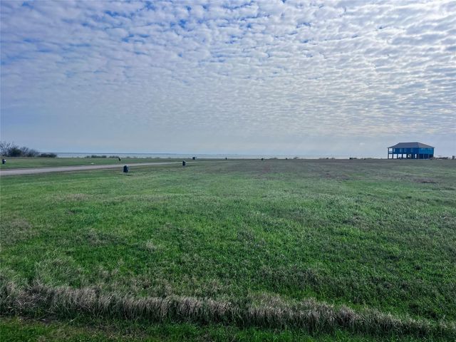 3008 Palacios Bay Dr, Palacios, TX 77465