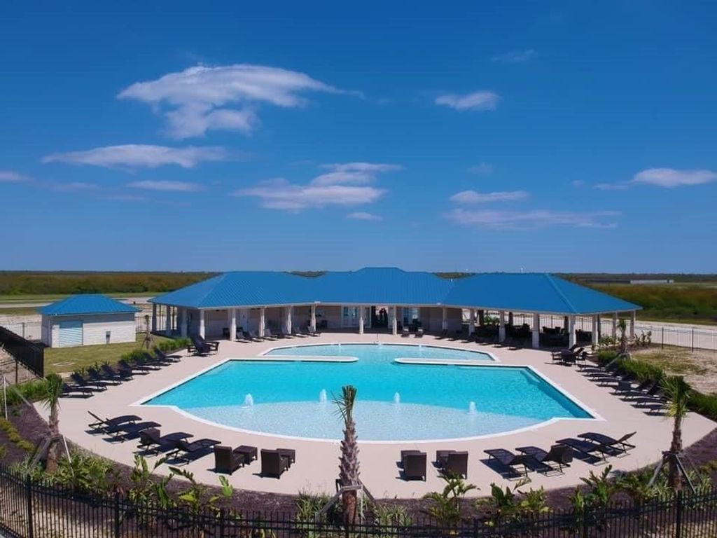 3008 Palacios Bay Dr, Palacios, TX 77465