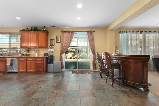 751 Banff Dr, Newman, CA 95360