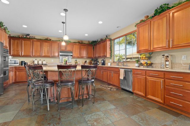 751 Banff Dr, Newman, CA 95360