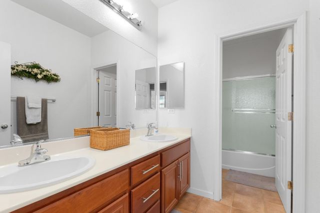 751 Banff Dr, Newman, CA 95360