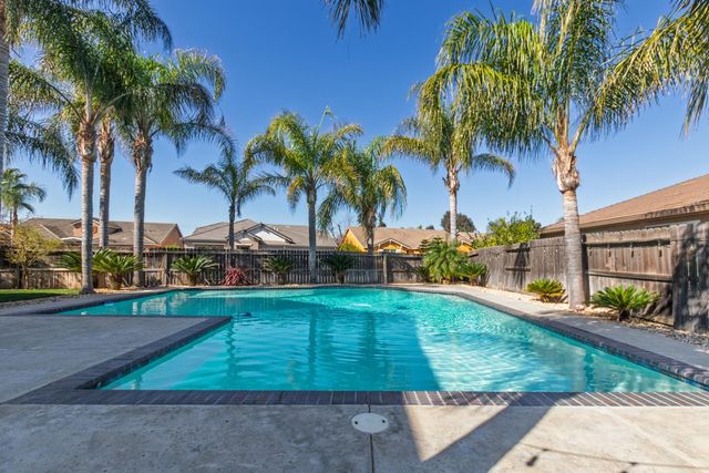 751 Banff Dr, Newman, CA 95360