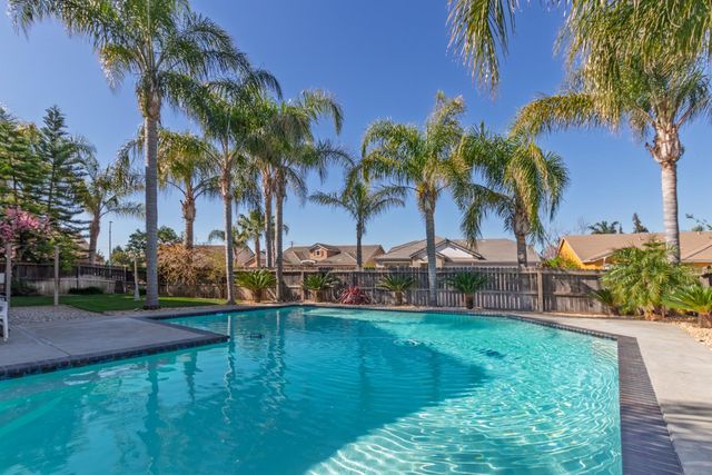 751 Banff Dr, Newman, CA 95360