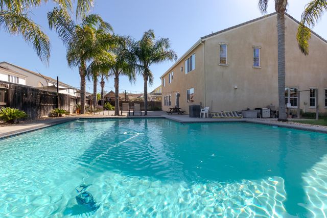 751 Banff Dr, Newman, CA 95360