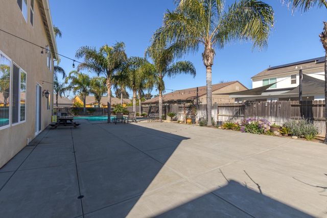 751 Banff Dr, Newman, CA 95360