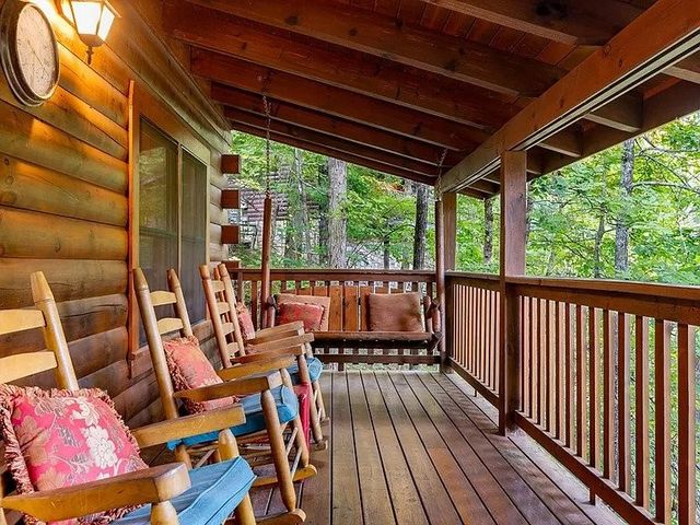 749 Yona Trail Way, Gatlinburg, TN 37738