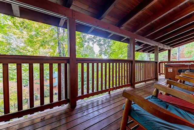 749 Yona Trail Way, Gatlinburg, TN 37738