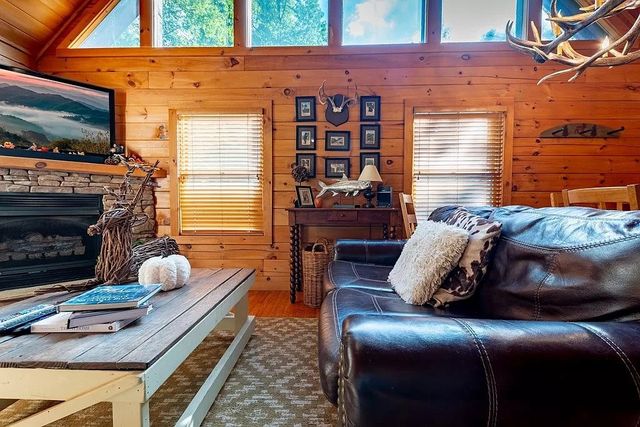 749 Yona Trail Way, Gatlinburg, TN 37738