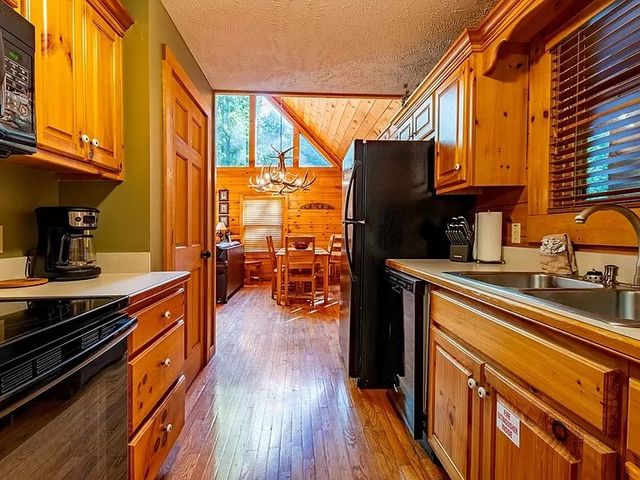 749 Yona Trail Way, Gatlinburg, TN 37738