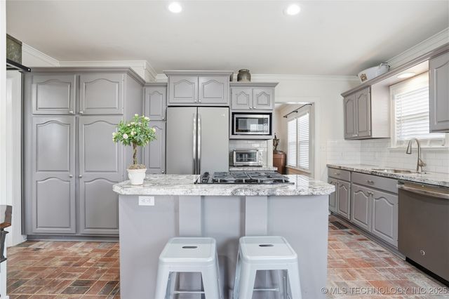 1643 S Columbia Place, Tulsa, OK 74104