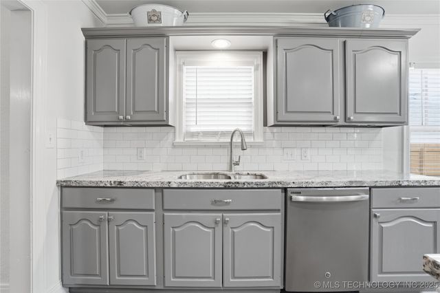 1643 S Columbia Place, Tulsa, OK 74104