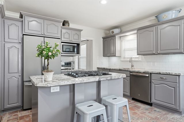 1643 S Columbia Place, Tulsa, OK 74104