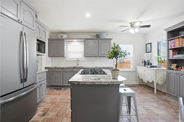 1643 S Columbia Place, Tulsa, OK 74104