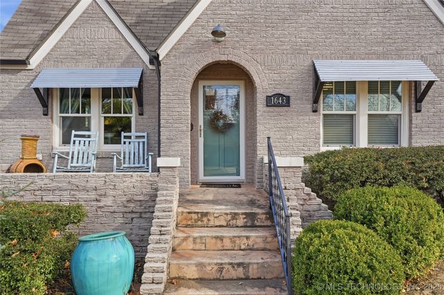1643 S Columbia Place, Tulsa, OK 74104
