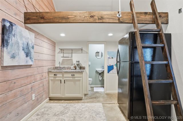 1643 S Columbia Place, Tulsa, OK 74104