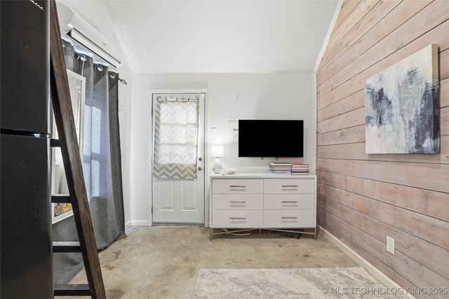 1643 S Columbia Place, Tulsa, OK 74104