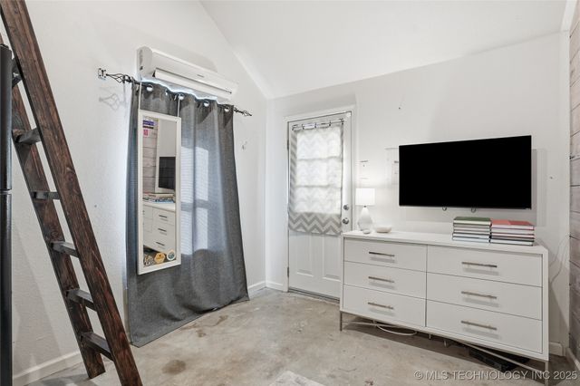 1643 S Columbia Place, Tulsa, OK 74104