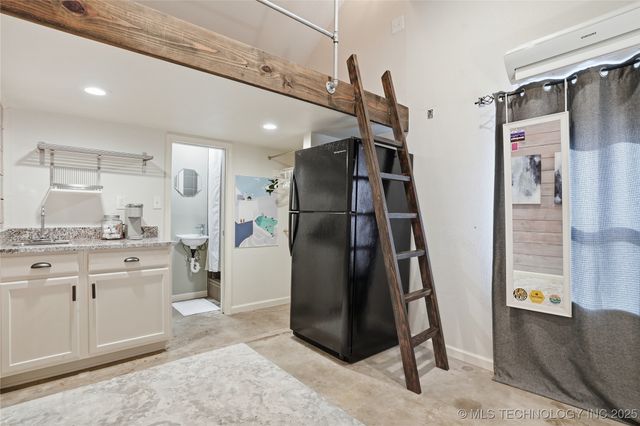 1643 S Columbia Place, Tulsa, OK 74104