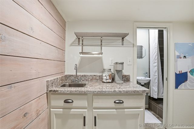 1643 S Columbia Place, Tulsa, OK 74104