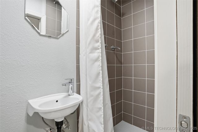 1643 S Columbia Place, Tulsa, OK 74104