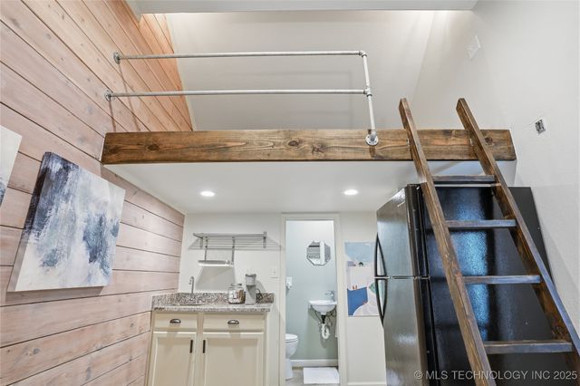 1643 S Columbia Place, Tulsa, OK 74104