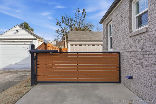 1643 S Columbia Place, Tulsa, OK 74104