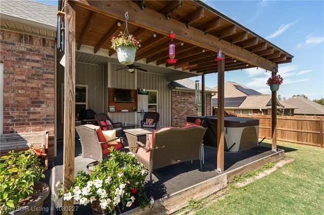 304 Caseys Court, Lavaca, AR 72941