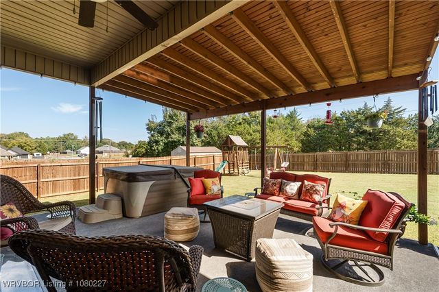 304 Caseys Court, Lavaca, AR 72941