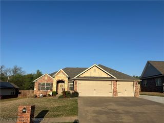 304 Caseys Court, Lavaca, AR 72941