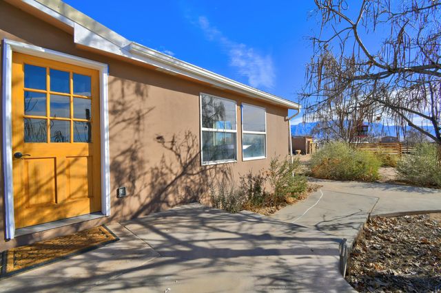 173 Barnard Road, Corrales, NM 87048