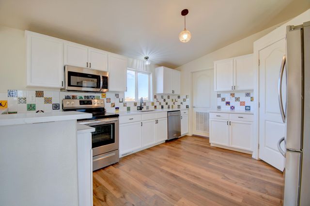 173 Barnard Road, Corrales, NM 87048
