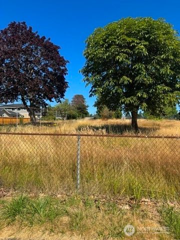 7011 E McKinley Avenue, Tacoma, WA 98404