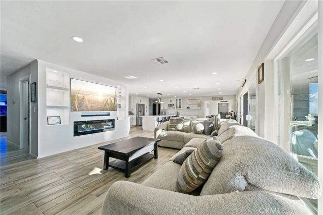 17487 Aspen, Hesperia, CA 92345