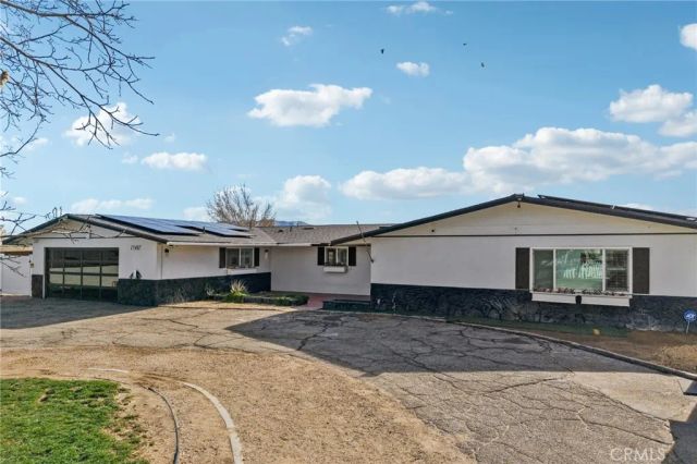 17487 Aspen, Hesperia, CA 92345