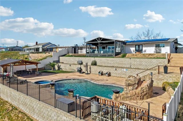 17487 Aspen, Hesperia, CA 92345