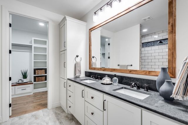 1609 W Rockhill Pl, Andover, KS 67002