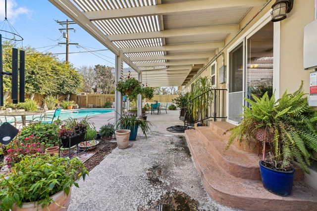 610 S Whitney Street, Visalia, CA 93277